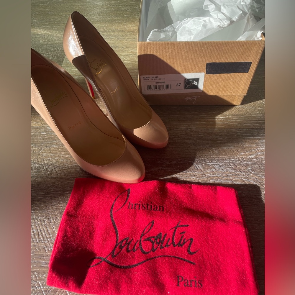 Christian Louboutin Size 37 Nude Pumps